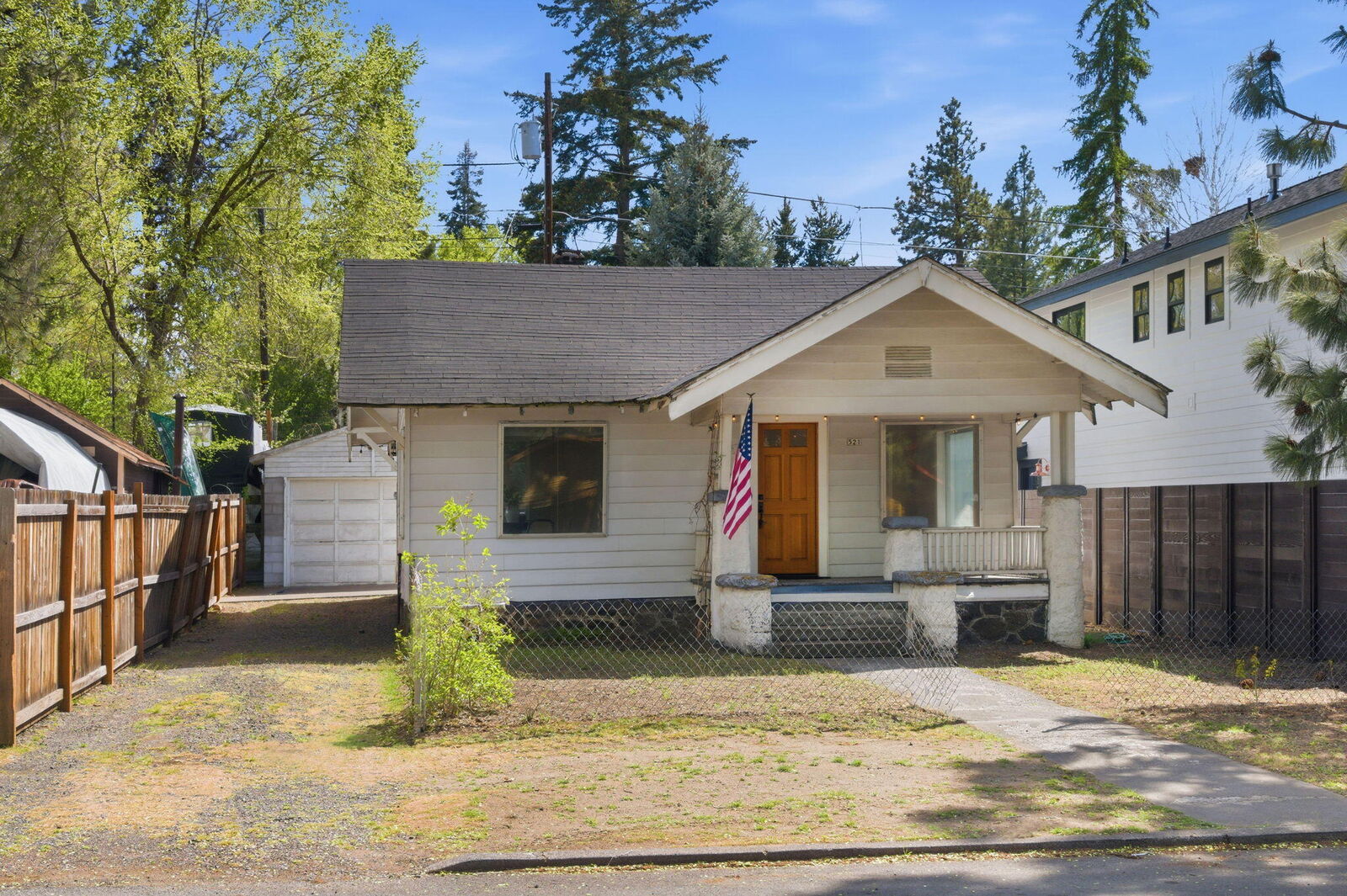 Property Photo:  521 NW Georgia Avenue  OR 97703 