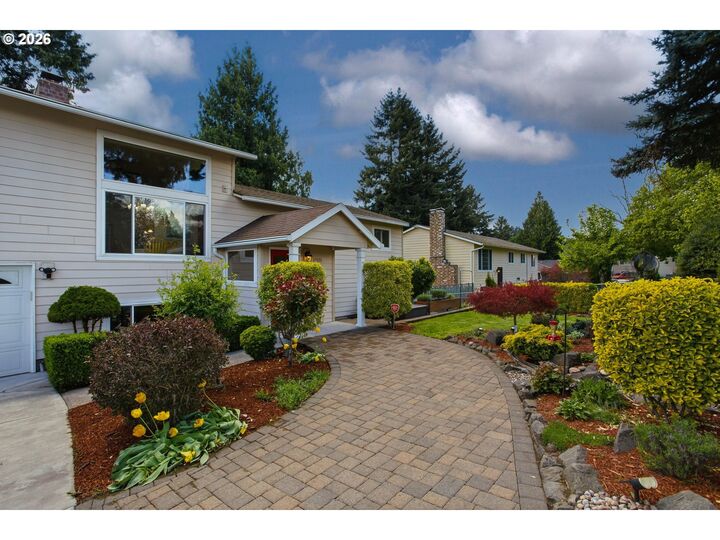 Property Photo:  10520 NE Siskiyou St  OR 97220 