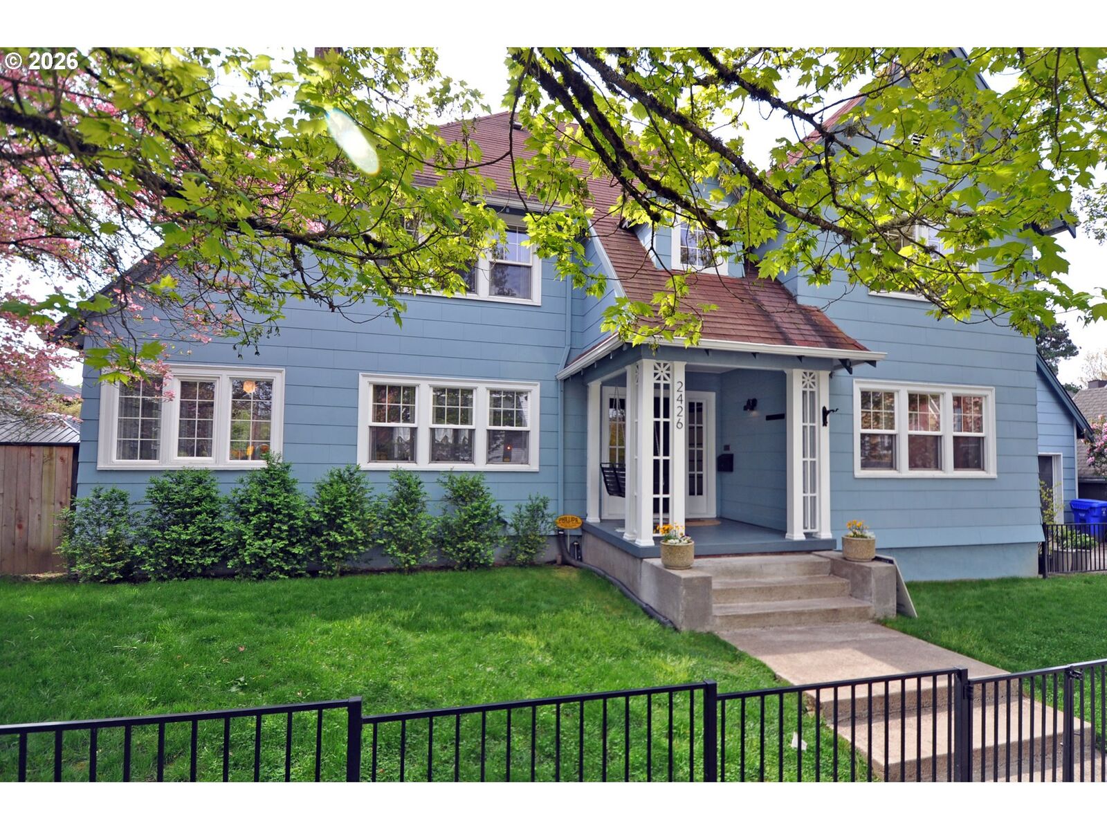 Property Photo:  2426 SE Market St  OR 97214 