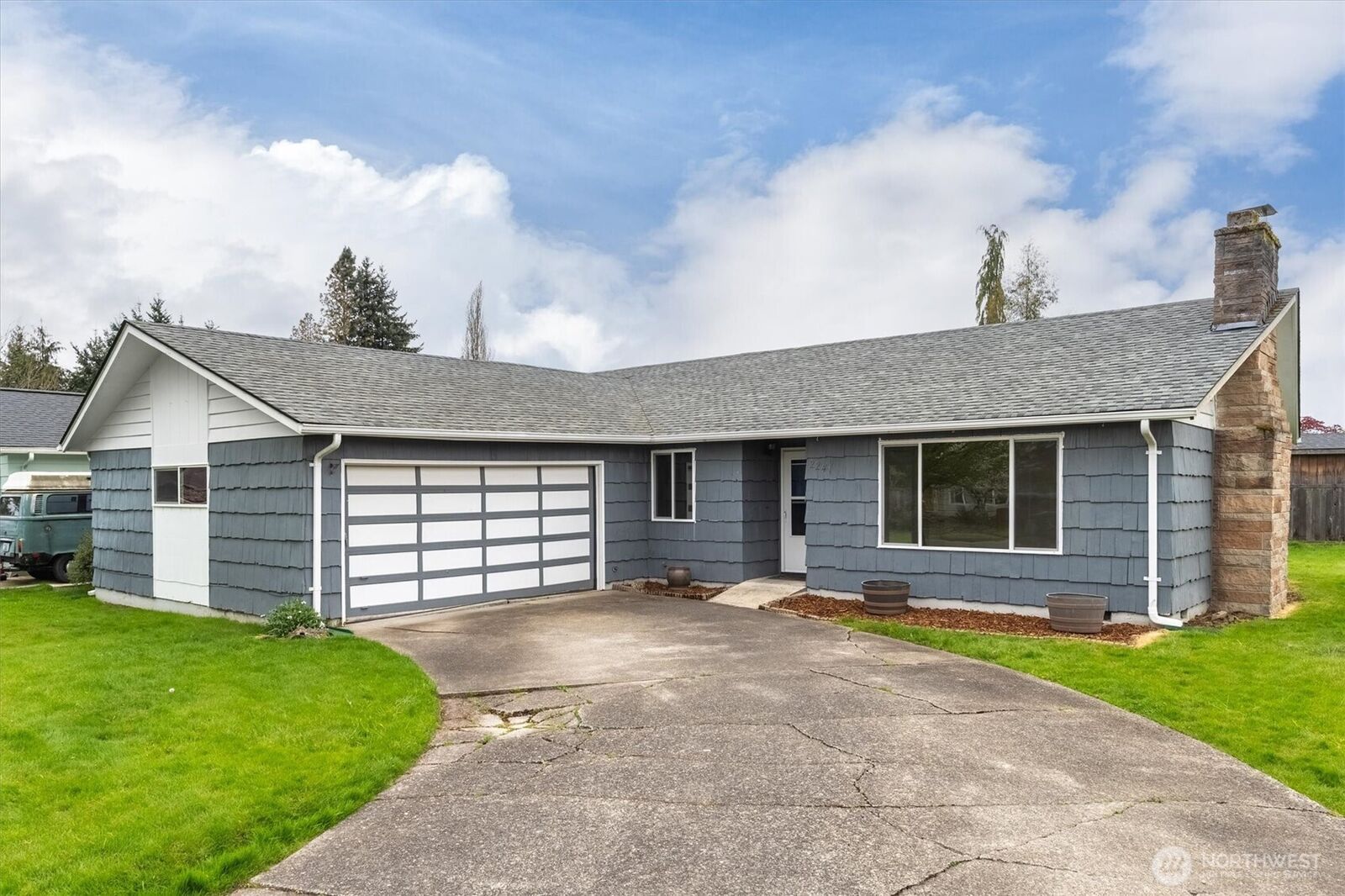 Property Photo:  2241  Rose Place  WA 98632 
