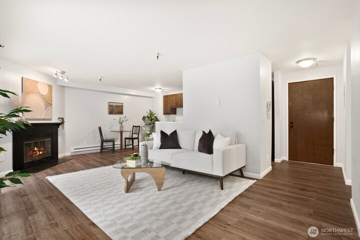 Property Photo:  1100 Ave NE Harrington Avenue NE 211  WA 98056 