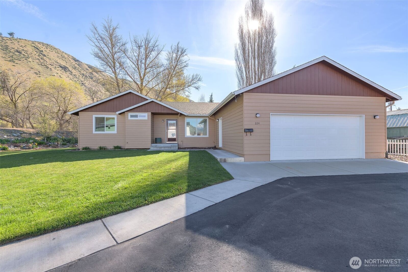 Property Photo:  224  Vine Street  WA 98815 