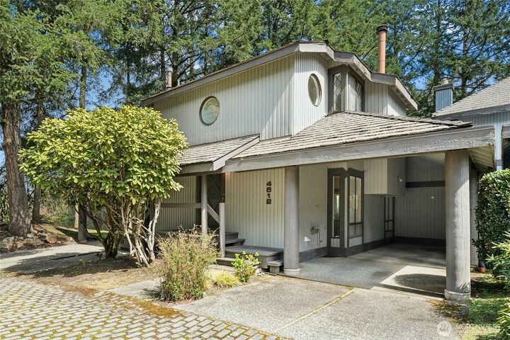 Property Photo:  4612  170th Place NE 11  WA 98052 