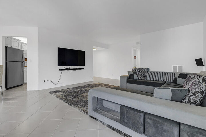 Property Photo:  5749 Camino Del Sol 404  FL 33433 