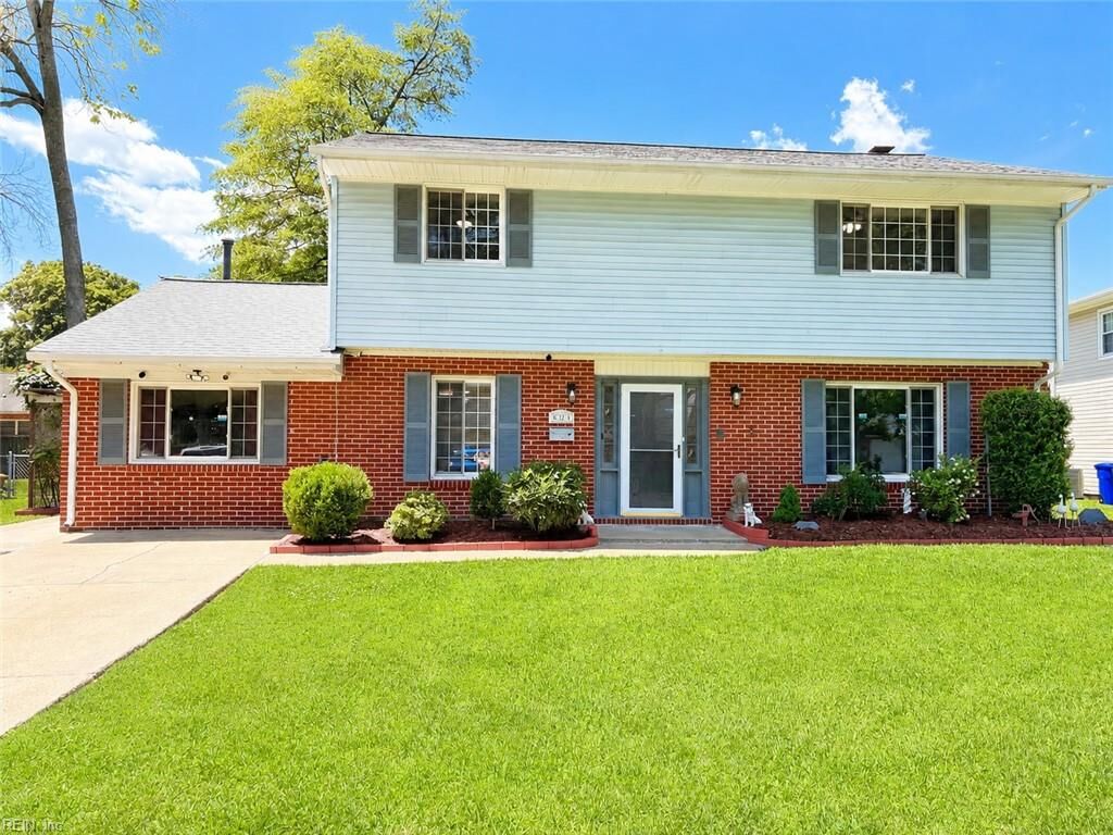 Property Photo: 821 Greenwich Ln VA 23601