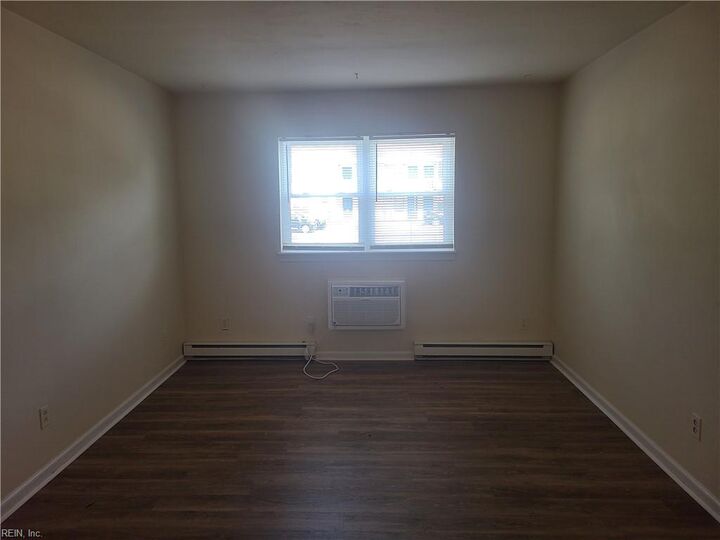 Property Photo:  1441 Kingston Ave 1  VA 23503 