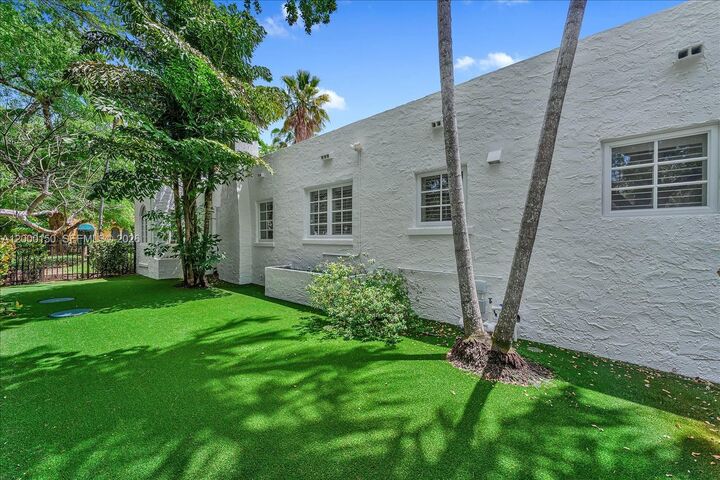 Property Photo:  1102 Genoa St  FL 33134 