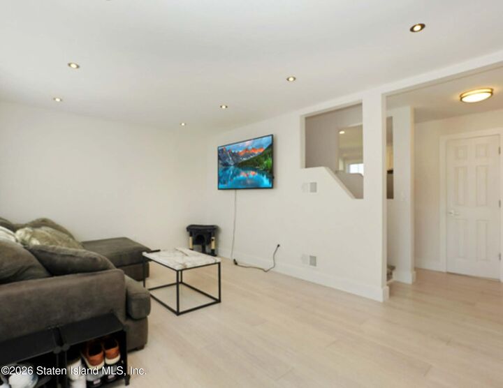 Property Photo:  381 Lathrop Avenue  NY 10302 