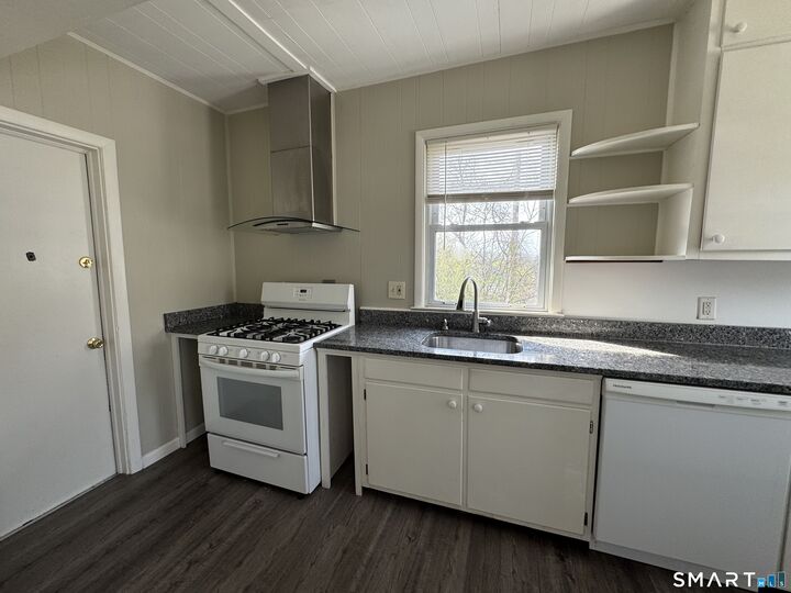 Property Photo:  201 Myrtle Street 2  CT 06484 