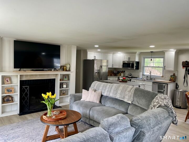 Property Photo:  6 Lostbrook Road  CT 06092 