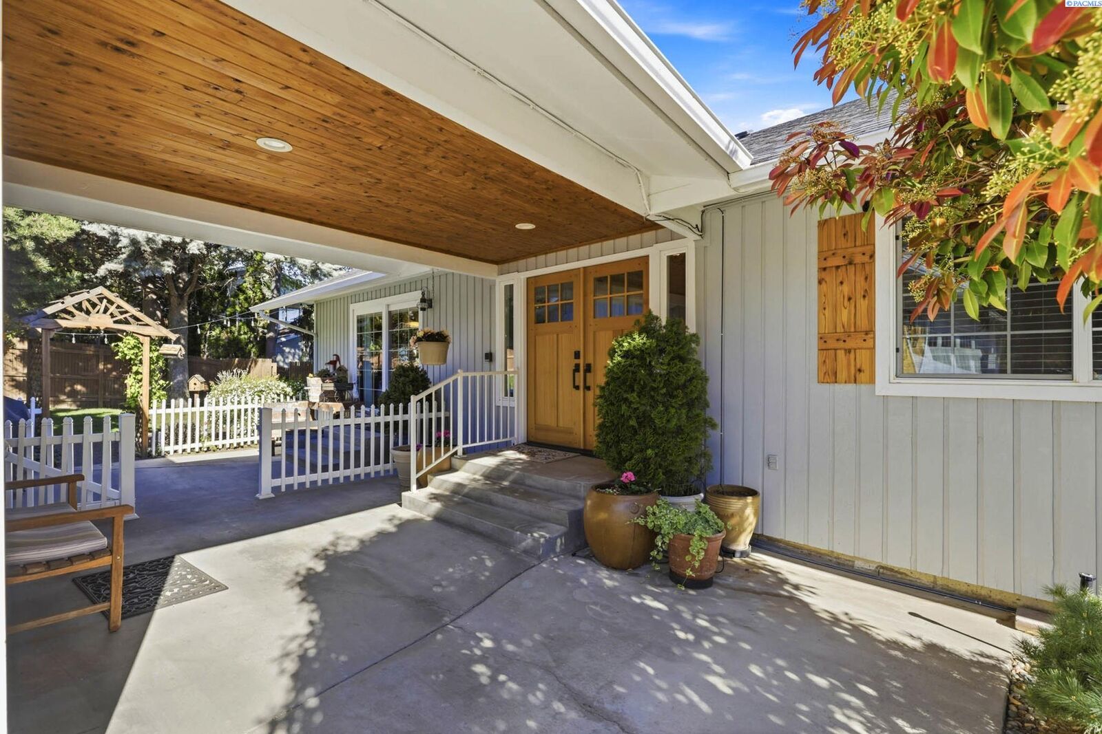 Property Photo:  4602 S Green Pl  WA 99337 