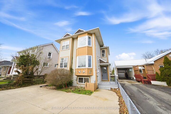 Property Photo: 233B Vine Street ON L2M 4S9