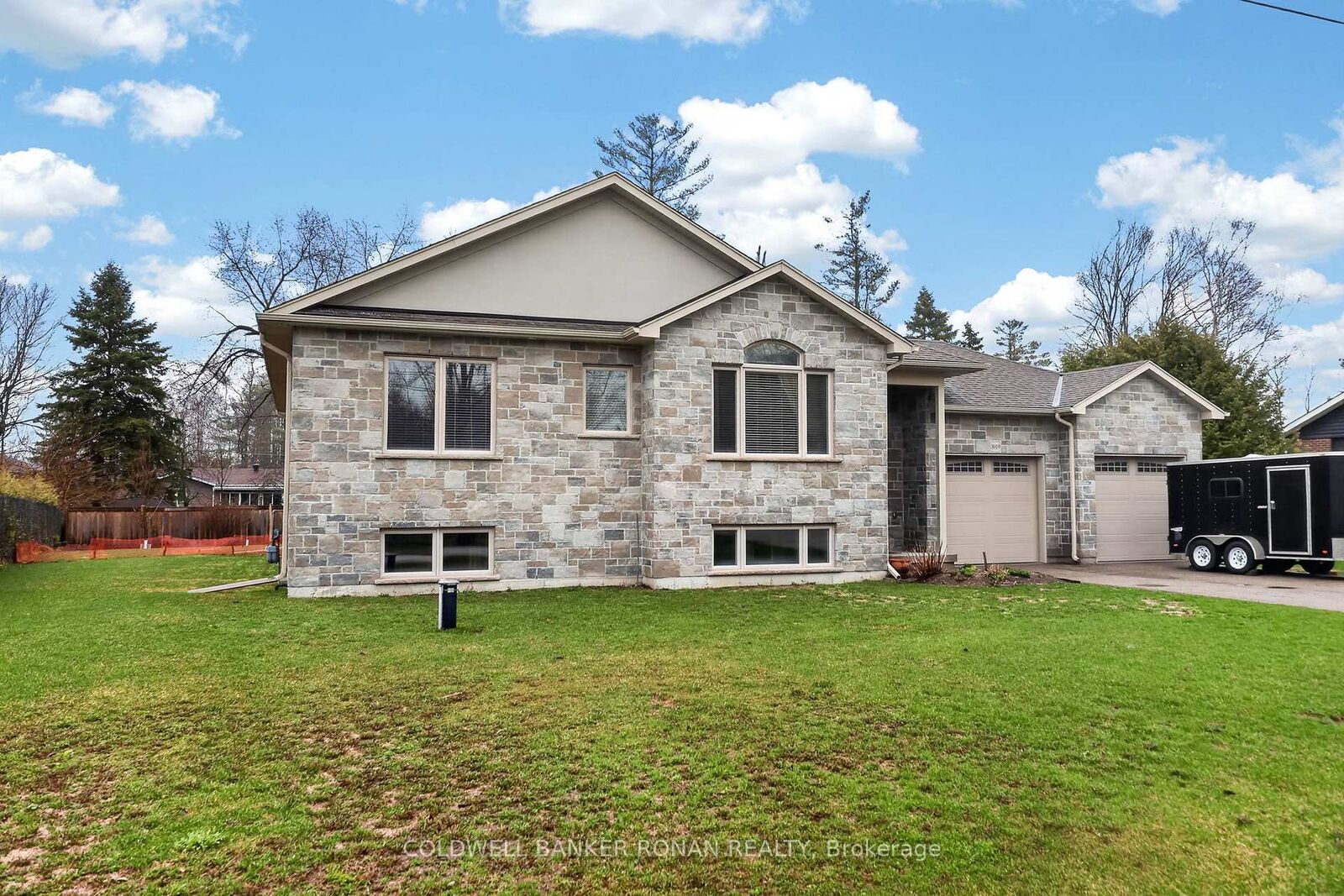 Photo de la propriété:  3019 Sandy Cove Drive  ON L9S 2K1 