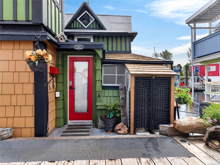 Property Photo:  1 Dallas Rd C 3  BC V8V 0B2 