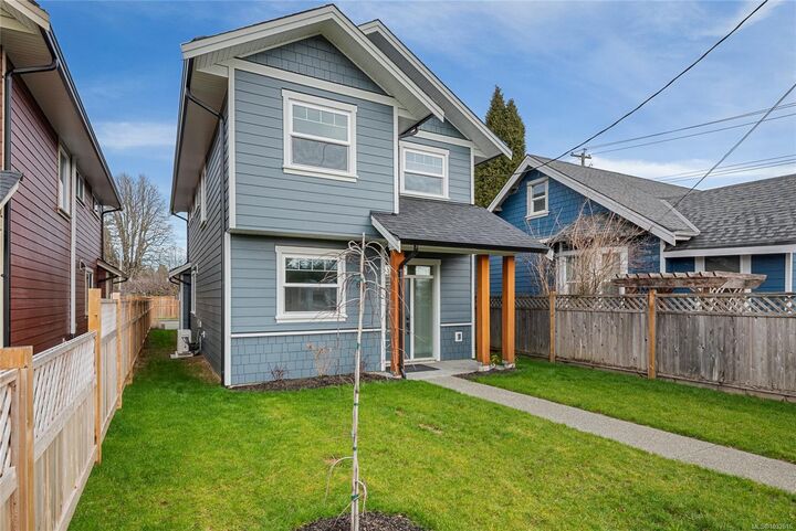 Property Photo: 635 5th St BC V9N 1K5