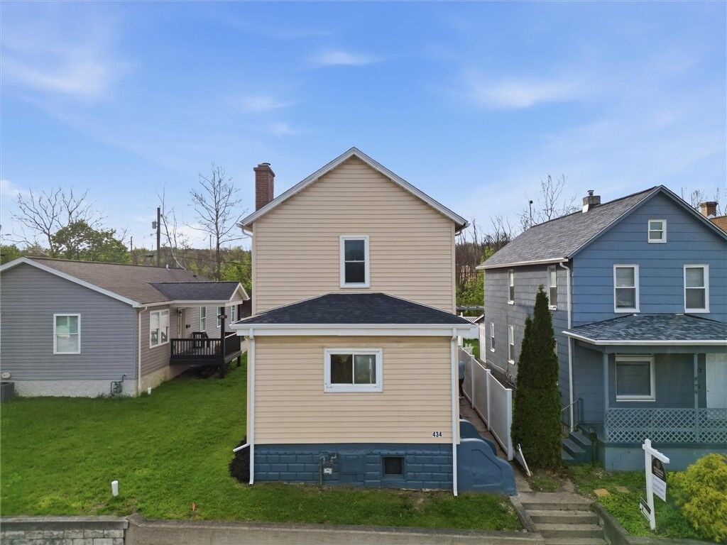 Property Photo:  434 Lloyd Avenue  PA 15650 