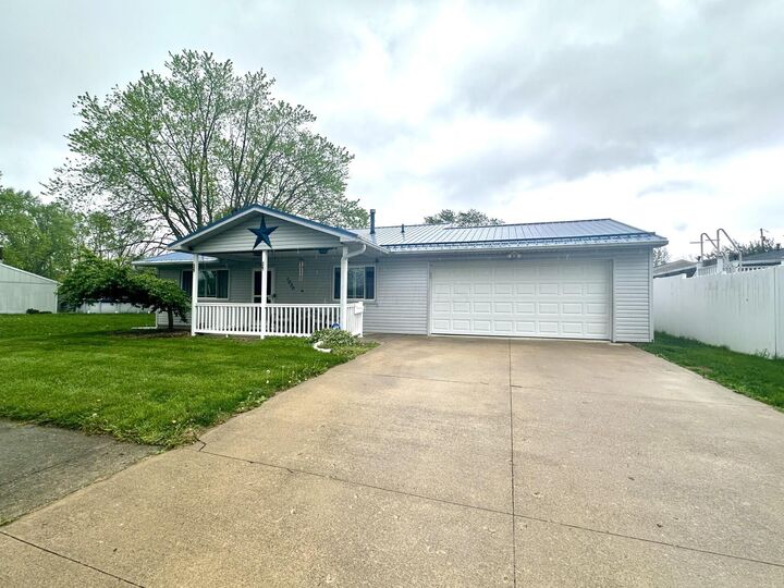 Property Photo:  1030 Amherst  OH 43302 