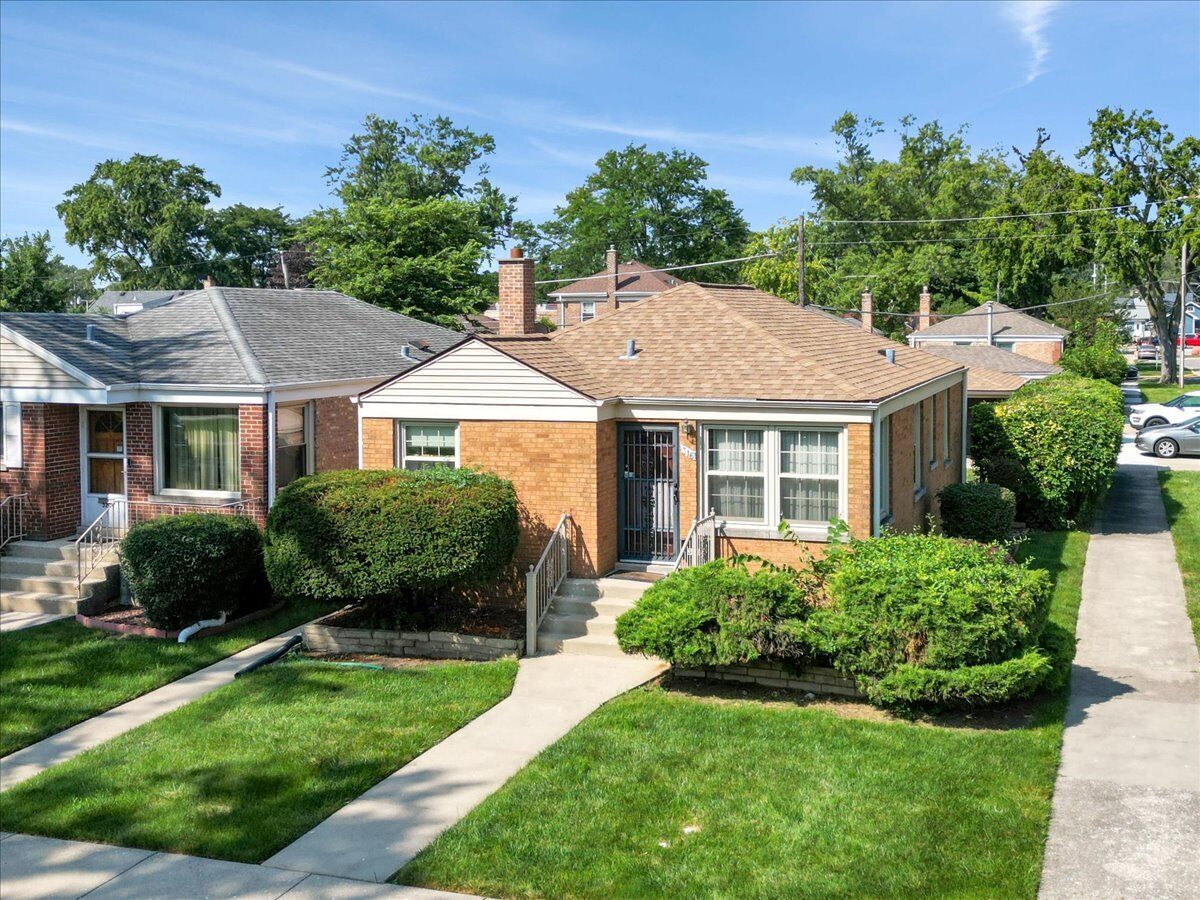 Property Photo:  316 Morris Avenue  IL 60104 