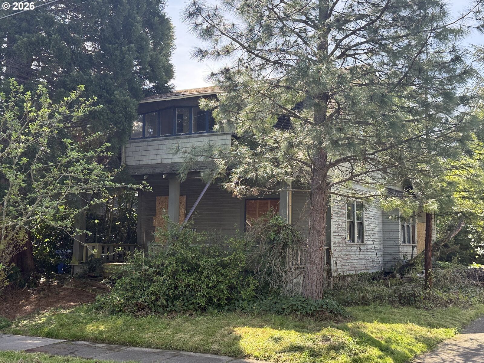 Property Photo: 1410 E 20th Ave OR 97403