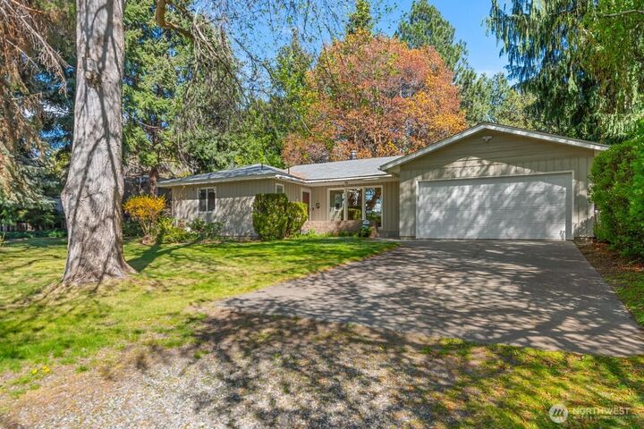 Property Photo:  1401 N Devon Avenue  WA 98802 