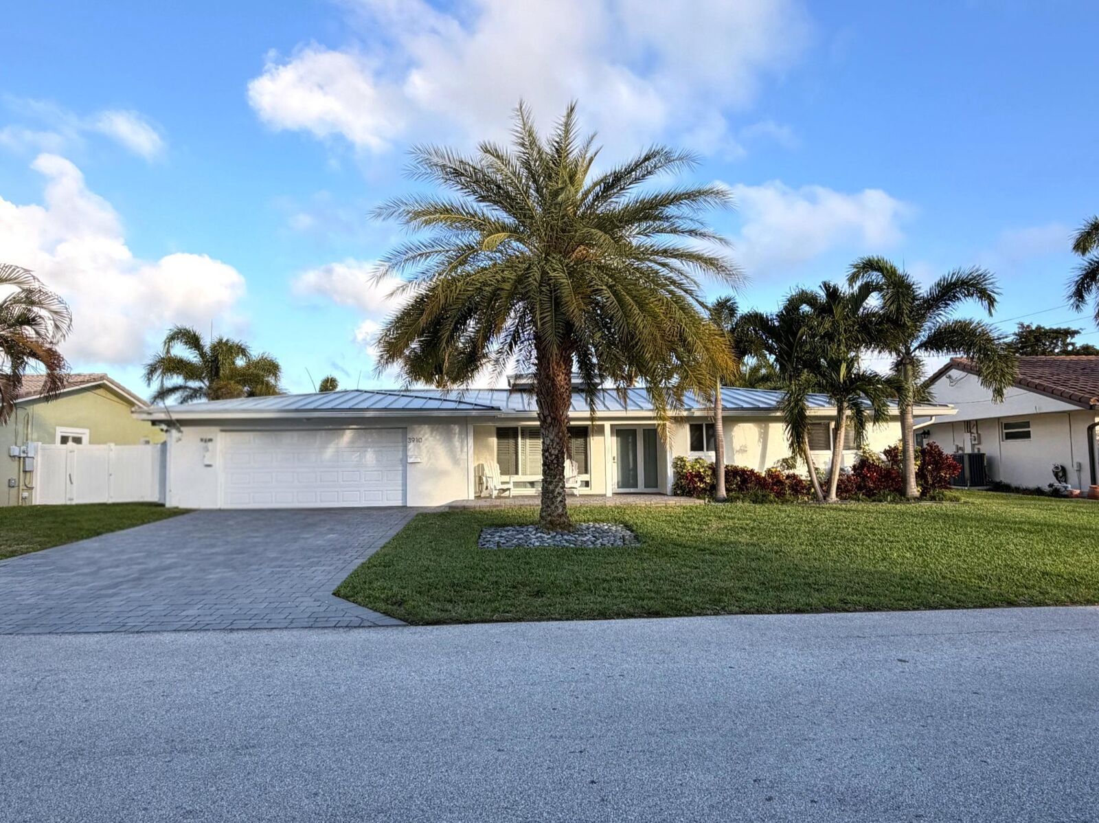 Property Photo:  3910 NE 26th Avenue  FL 33064 