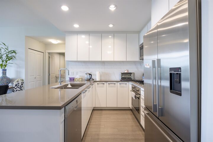 Property Photo: 3263 Pierview Crescent 406 BC V5S 0C3