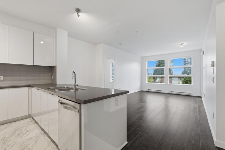 Property Photo: 607 Cottonwood Avenue 302 BC V3J 0H1