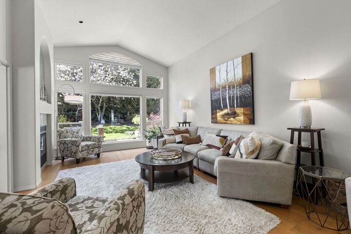 Property Photo: 32250 Downes Road 16 BC V4X 2R1