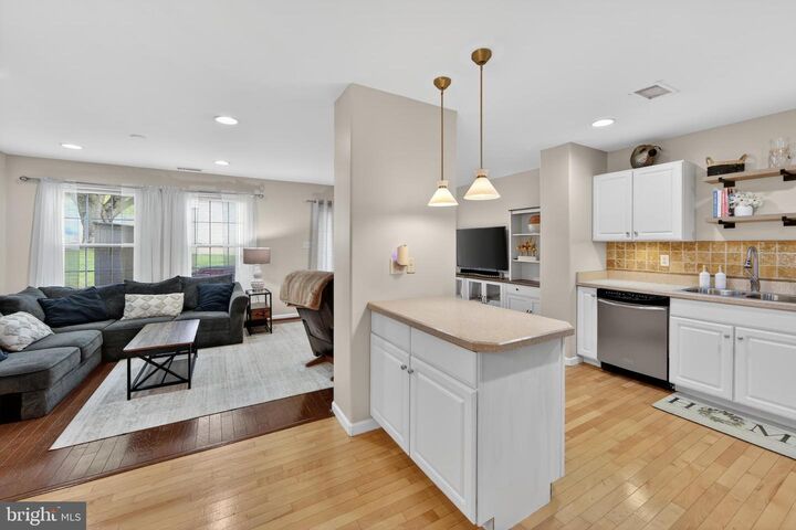 Property Photo:  125 Red Oak Court 21  PA 19344 