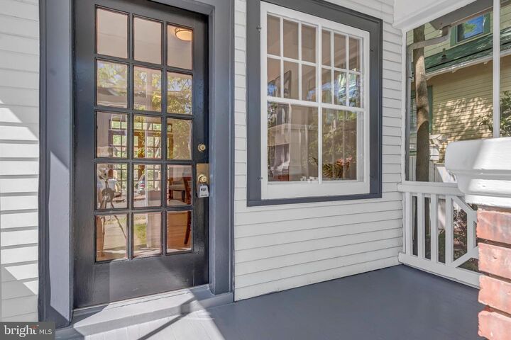 Property Photo:  422 N Edgewood Street  VA 22201 