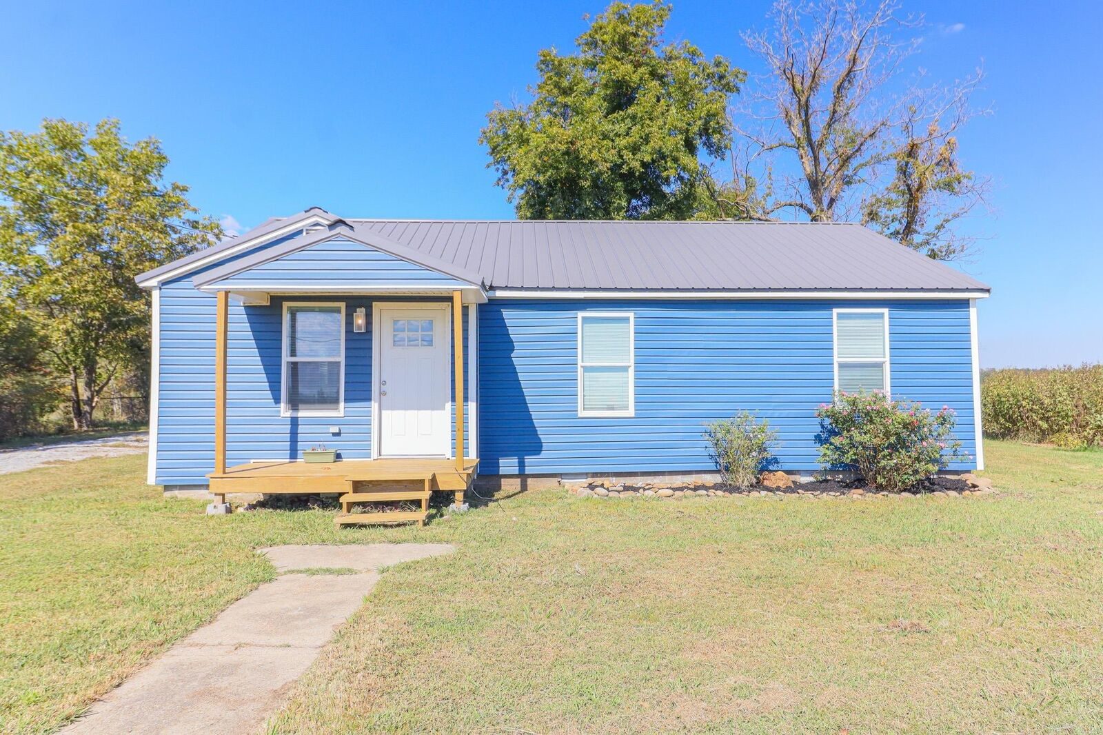 Property Photo: 587 E Matthews Street AR 72417