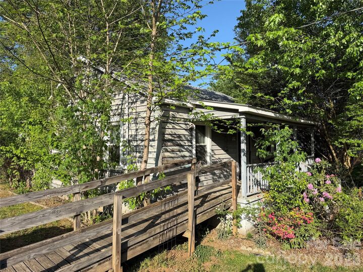 Property Photo:  141 Walker Road  NC 28655 