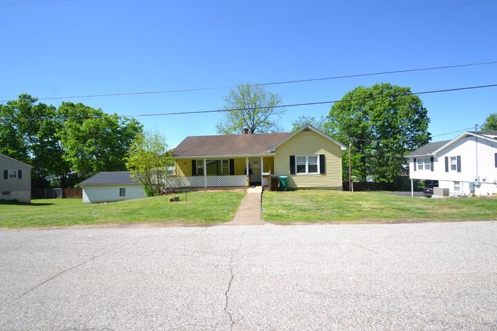 Property Photo:  709 Meadow Lane Drive  OH 45167 