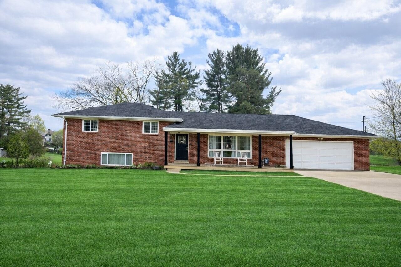 Property Photo:  541 School St  PA 15857 