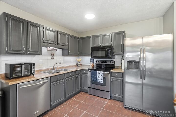 Property Photo:  2476 Bradshire  OH 45342 