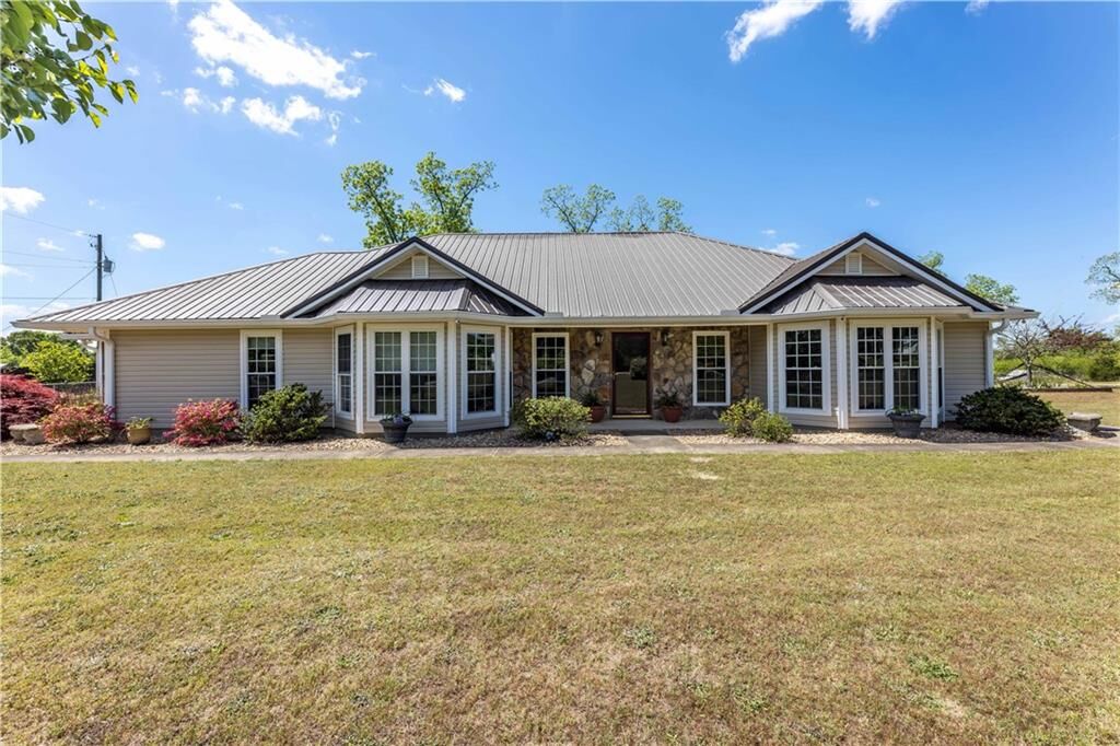 Property Photo:  2278 Lee Road 240  AL 36874 