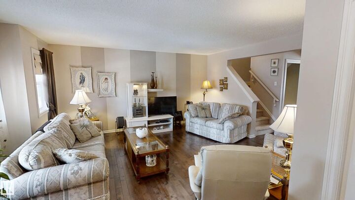 Photo de la propriété:  8627 173 Avenue NW  AB T5Z 3W4 