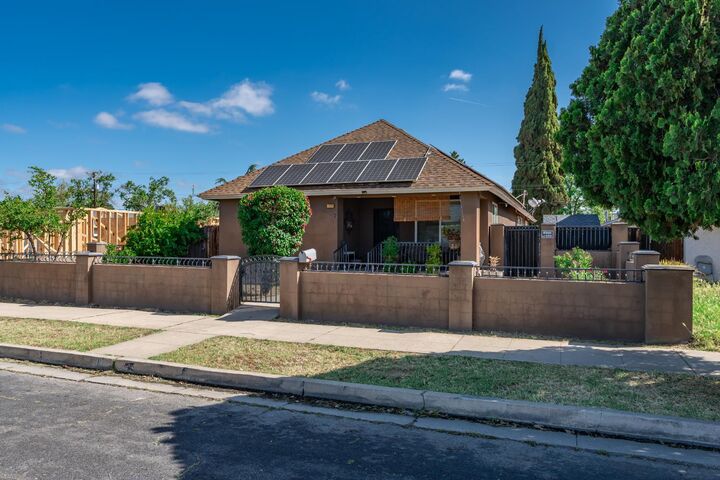 Property Photo:  117 N N Street  CA 93637 