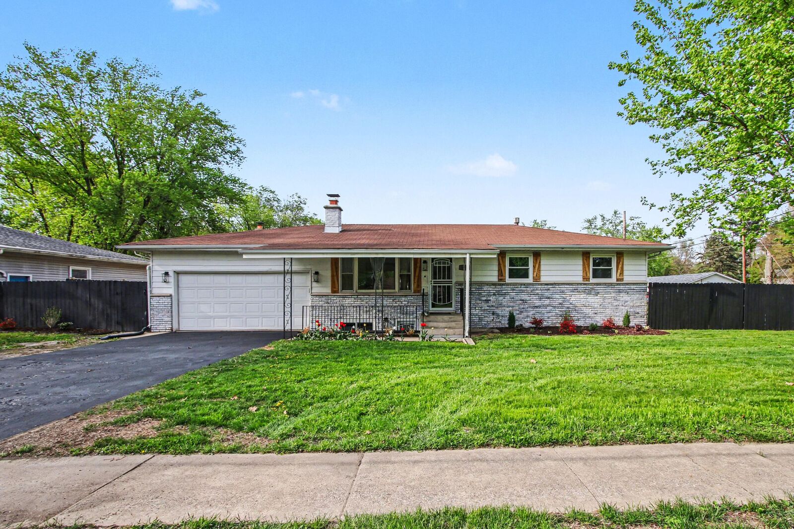 Property Photo: 5550 Evergreen Avenue IN 46368