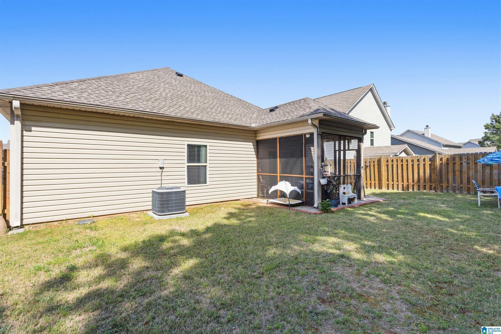 Property Photo: 1308 Kensington Boulevard AL 35040