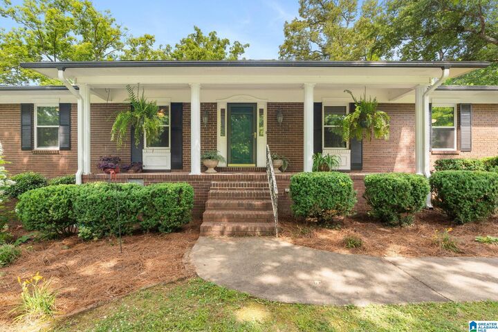 Property Photo:  10 Seddon Point  AL 35128 