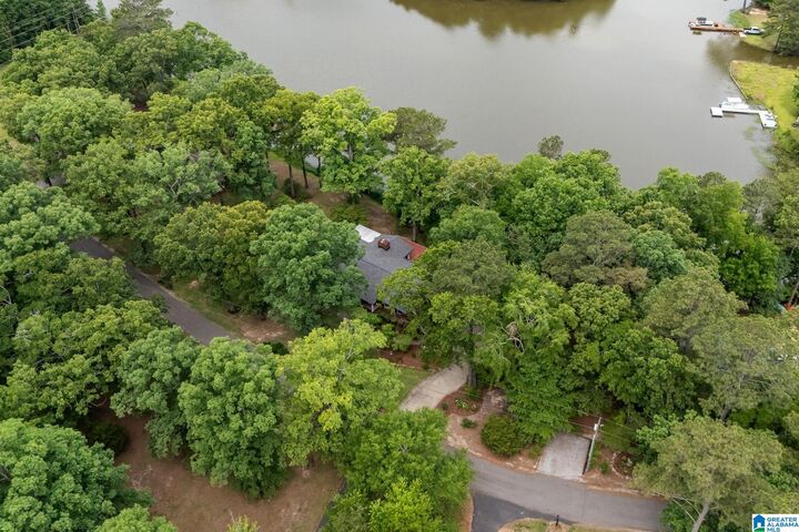 Property Photo:  10 Seddon Point  AL 35128 