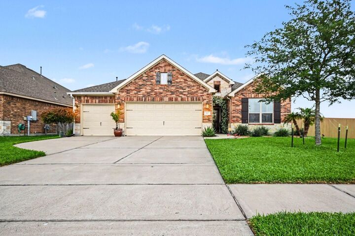 Property Photo:  902 White Willow Drive  TX 77590 