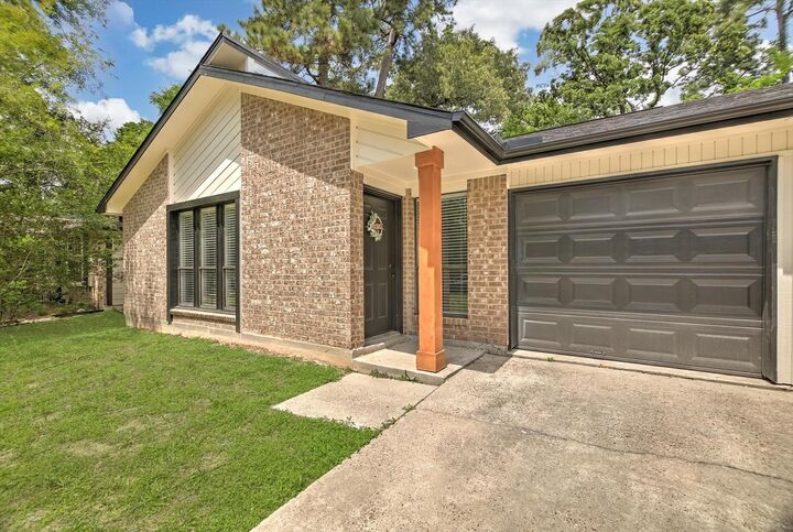 Property Photo: 23 Summer Crest Circle TX 77381