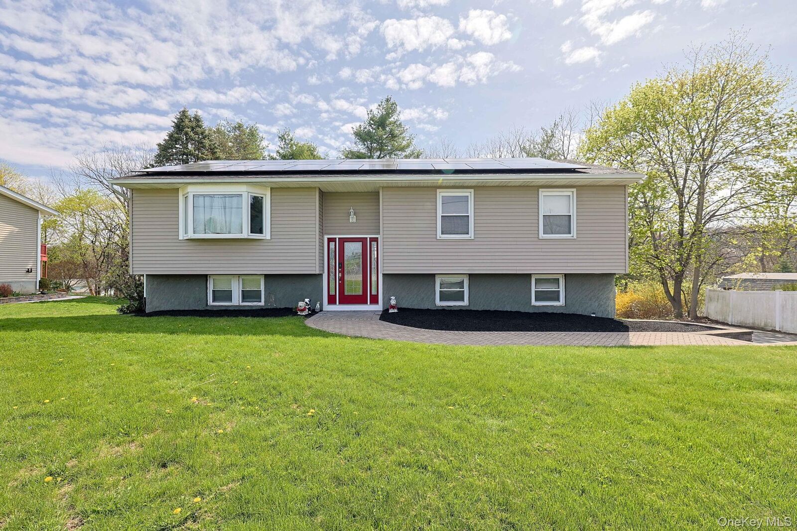 Property Photo:  4 North Drive  NY 12603 