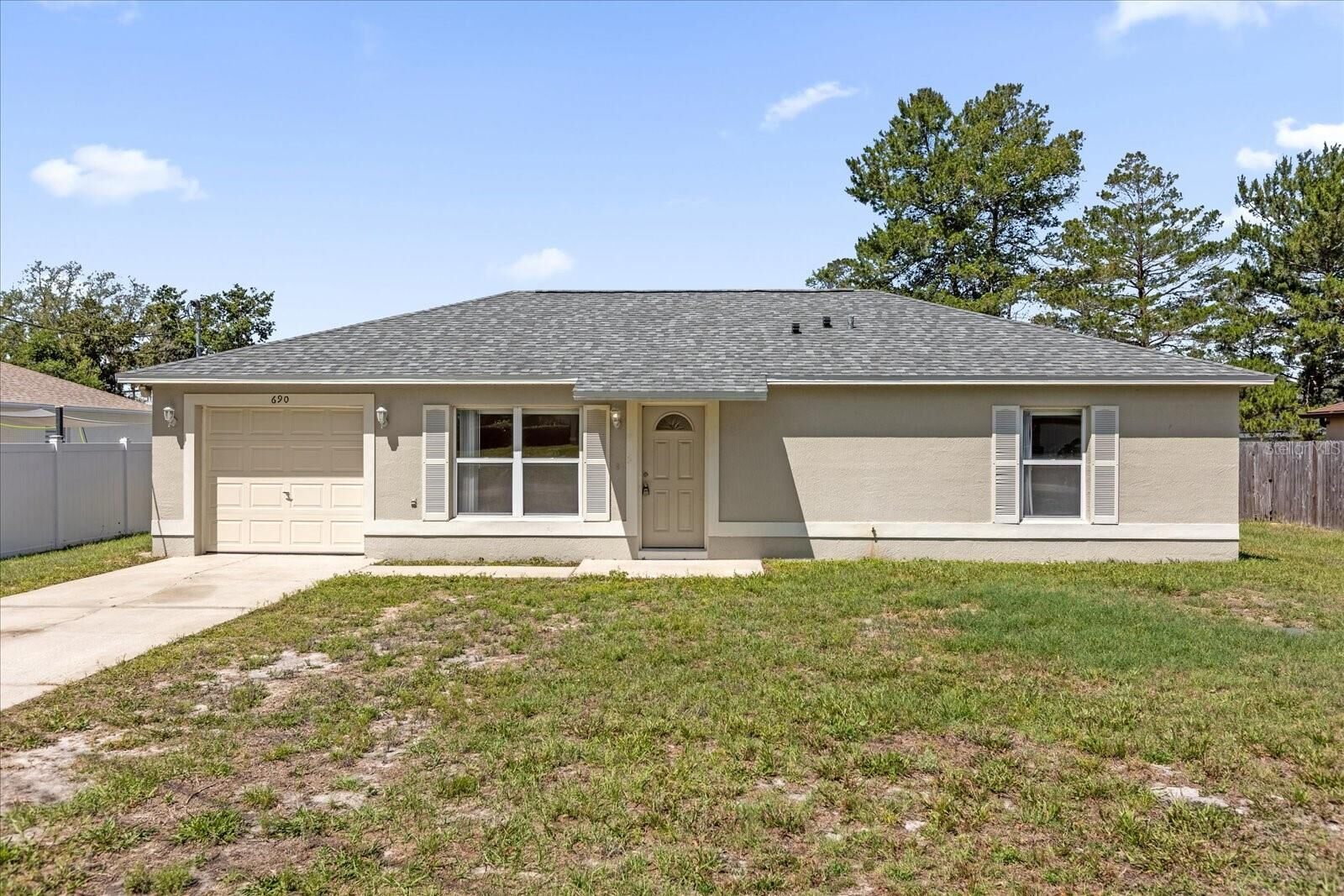 Property Photo:  690 Walnut Avenue  FL 32763 