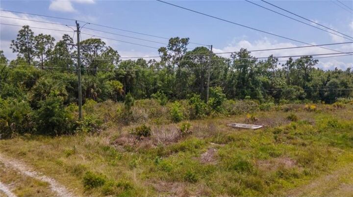 Property Photo:  925 Indian Creek Lane  FL 33982 