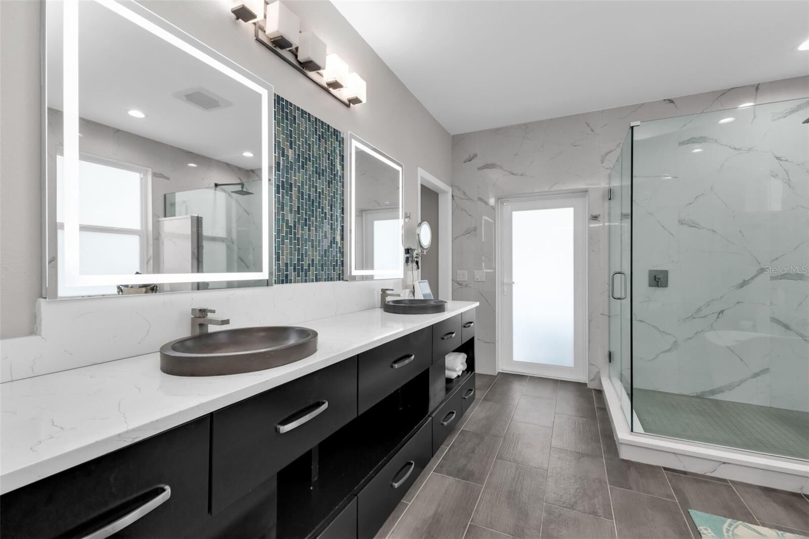Property Photo:  276 Lewis Circle 112  FL 33950 