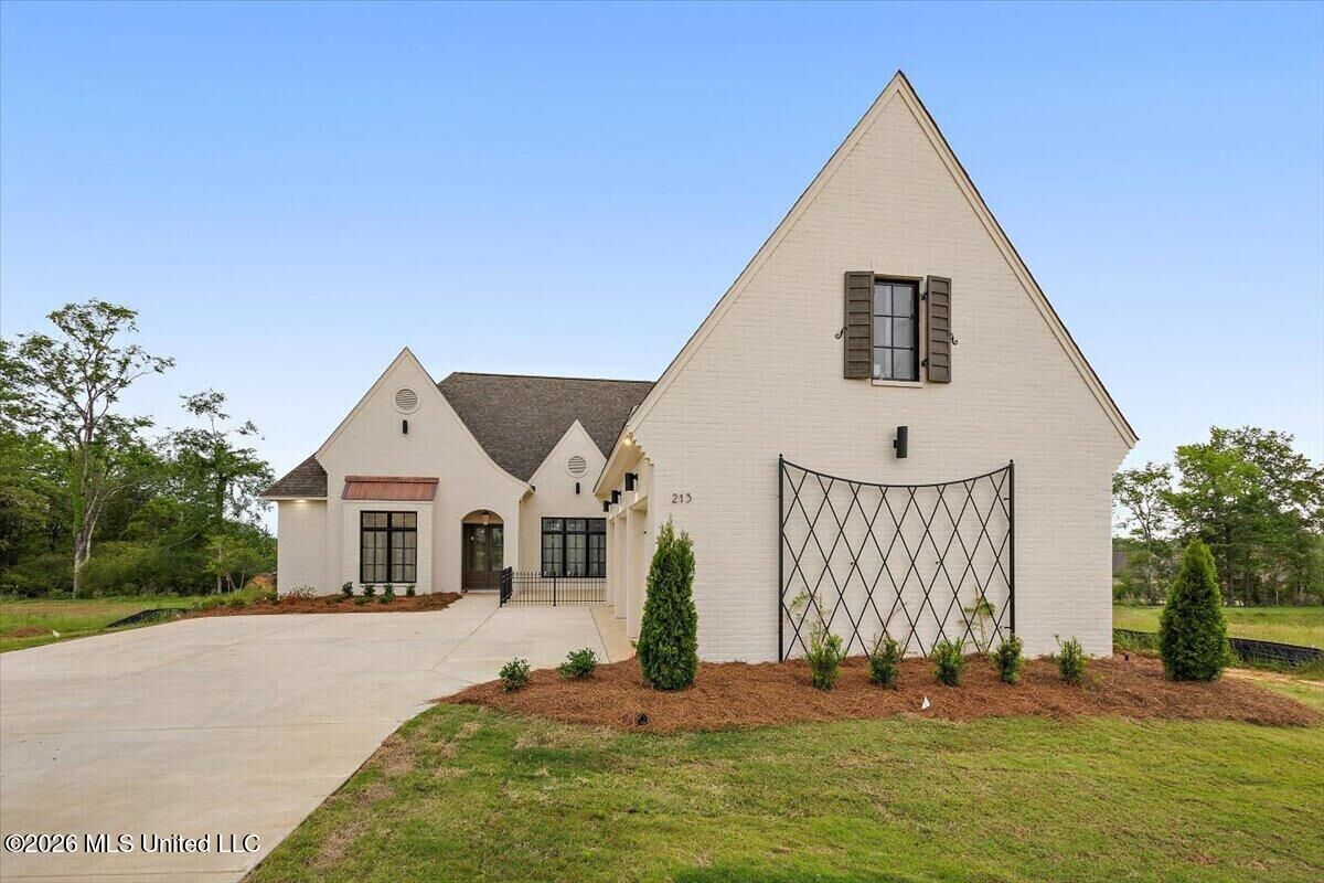 Property Photo:  213 Welchshire Drive  MS 39110 