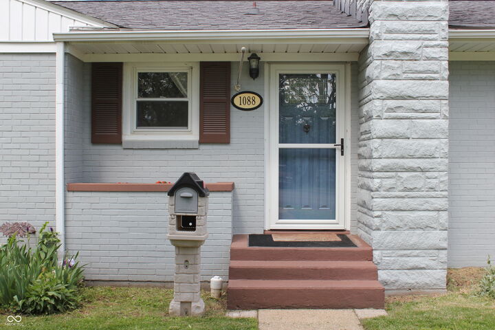 Property Photo:  1088 S East Street  IN 46151 